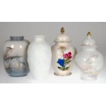2 Vasen und 2 Deckelvasen, Porzellan und Keramik, unterseitig gemarkt "Kaiser" und "Yubiler Holland