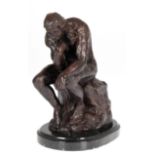 Bronze-Figur "Der Denker", Entwurf Auguste Rodin, postumer Guß, unsign., auf ovaler, schwarzer Marm