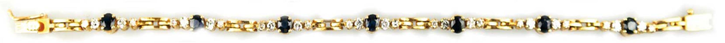 Armband, 18 k GG, 7 scharnierte Glieder besetzt je mit 4 Brillanten von zus. ca. 1,3 ct und mittige