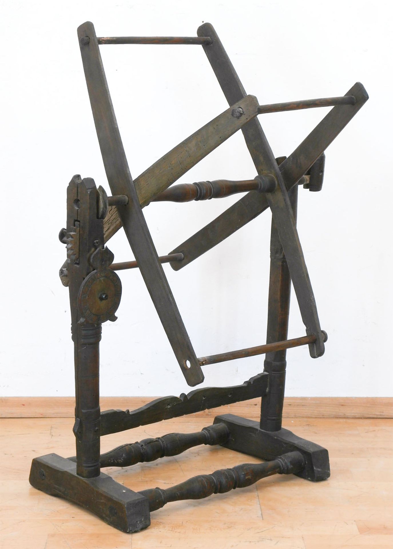 Flachshaspel, 19. Jh., Holz, mit Zählwerk, restaurierungsbedürftig, 90x61x68 cm