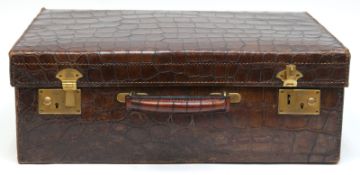 Koffer, um 1920, Krokoleder, vergoldete Beschläge und Seidenfutteral, 35x50x18 cm