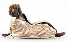 Bronze-Figur "Sitzende junge Frau ", Gewand aufklappbar, dann ist Dame im Negligee, Nachguß 20.Jh. 
