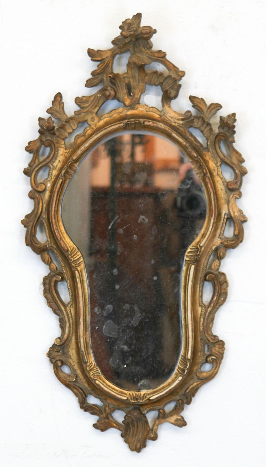 Neorokoko-Spiegel, Holz, gold gefaßt, ovale geschweifte Form mit Stuckverzierungen,