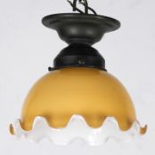 Kleine Deckenlampe, Milchglasschirm mit gelbem Überfang, Messinghalterung, Fassung E14, Dm. 16 cm