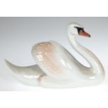 Porzellanfigur "Schwan", Royal Copenhagen, Modell-Nr. 755, Entw. Eric Nielsen, H. 10 cm, L. 17 cm