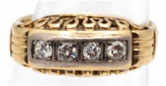 Ring, 585er GG, durchbrochener Ringkopf besetzt mit 4 Brillanten von zus. ca. 0,26 ct, 4,76 g, RG 5