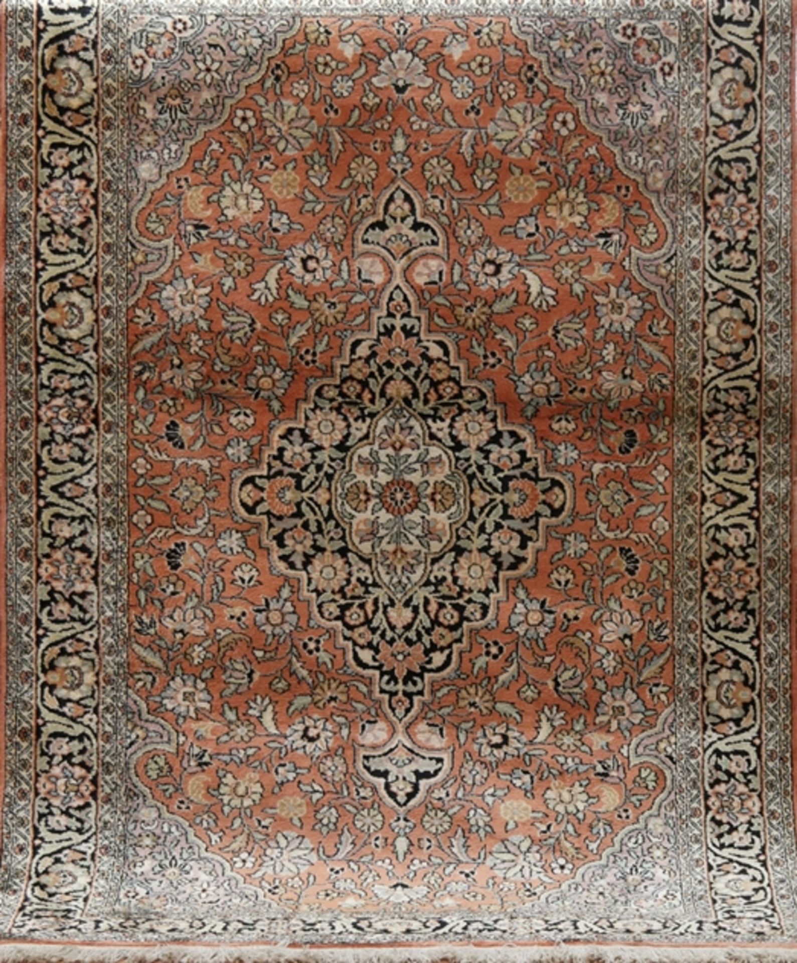 Kaschmir Seide, hellbraun mit Zentralmedaillon und floralen Motiven, 180x120 cm