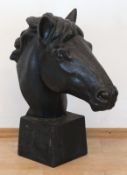 "Pferdekopf", um 1980, Gußeisen, schwarz, 61x22x59 cm