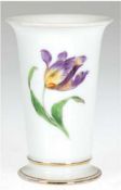 Meissen-Vase, 1924-1934, Bunte Blume 1, Goldrand, 1. Wahl, Gold berieben, H. 10,5 cm