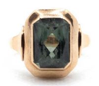 Ring, wohl ca. 30/40er Jahre, 585er GG, 7,42 g, turmalinfarbener Spinell, ca. 1,3 x 0,9 cm, etwas b
