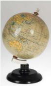 Kleiner Tisch-Globus, 2. H. 20. Jh., Bakelitfuß, H. 19 cm