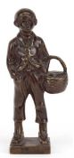 Kleine Figur "Junge mit Korb und Zigarette", Bronze, braun patiniert, H. 11 cm