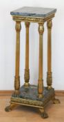 Lampentisch im Louis-Seize-Stil, Holz, vergoldet, Marmorplatte als Deck- und Fußplatte, 71x25x25 cm