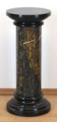 Marmorsäule, 3-teilig, über rundem Stand zylindrische Säule mit rundem Abschluß, H. 62 cm, Dm. 27 c