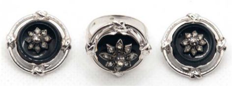 Schmuckset um 1900, Ring und Ohrclips, 585er WG, 16,6 g, Onyx, Diamanten ca. 0,55 ct., Durchmesser 