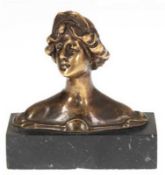 Briefbeschwerer "Büste einer Frau", Bronze, auf rechteckiger Marmorplinthe, 8x7,5x3,5 cm
