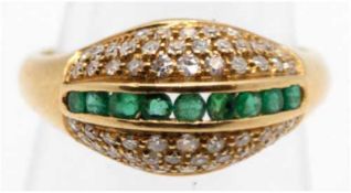 Ring, 750er GG, besetzt mit 54 Brillanten von zus. ca. 0,50 ct und 10 Smaragden, 5,05 g, RG 54,5