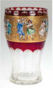 Becherglas, 1860, mit rotem Überfang und umlaufendem Golddekor, figürliche, polychrome Malerei, H. 