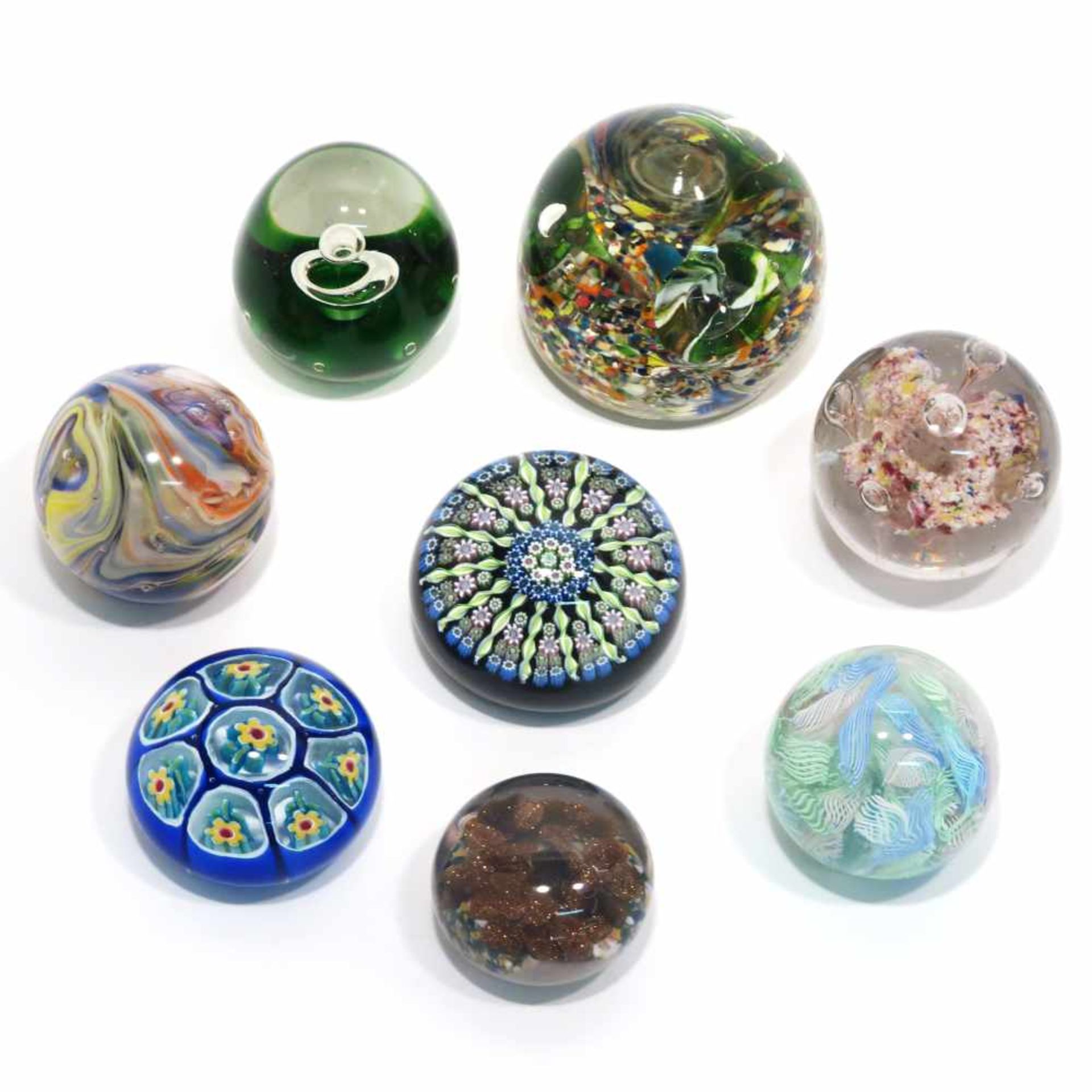 Acht Paperweights