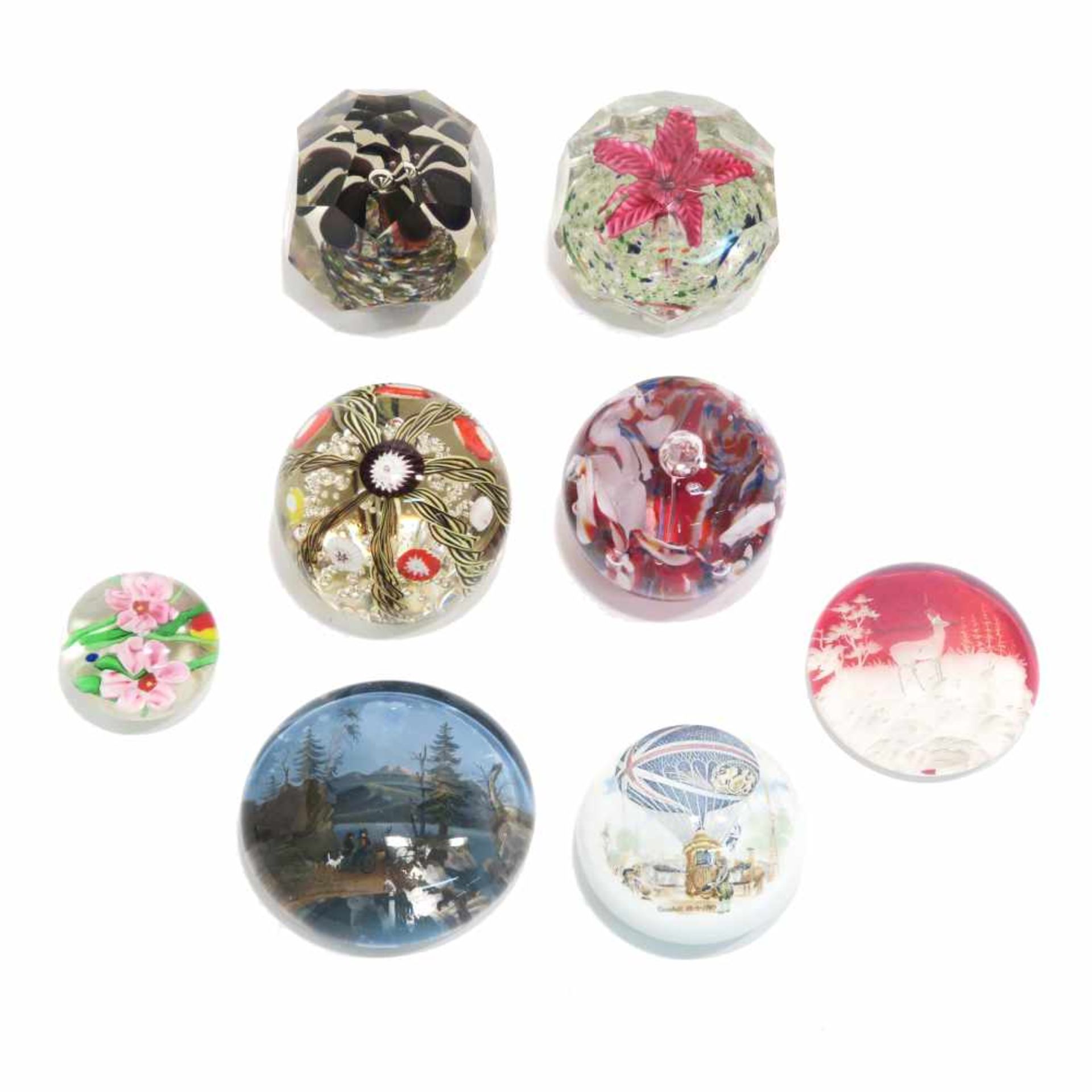 Acht Paperweights