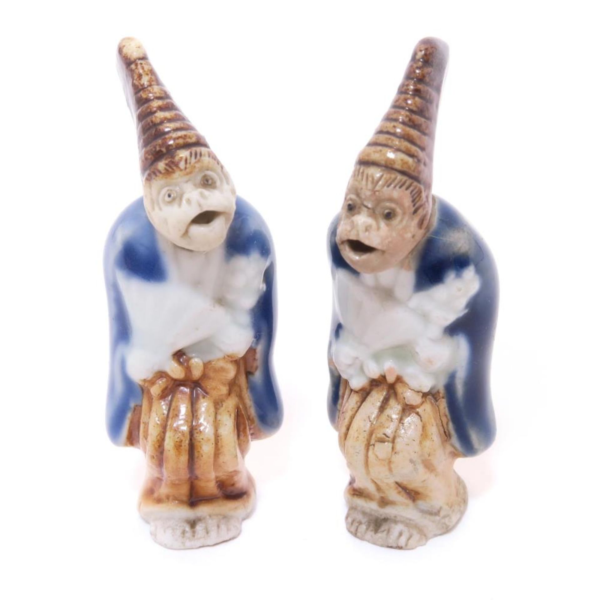 Ein Paar Netsuke. Porzellan, Schmelzfarbendekor