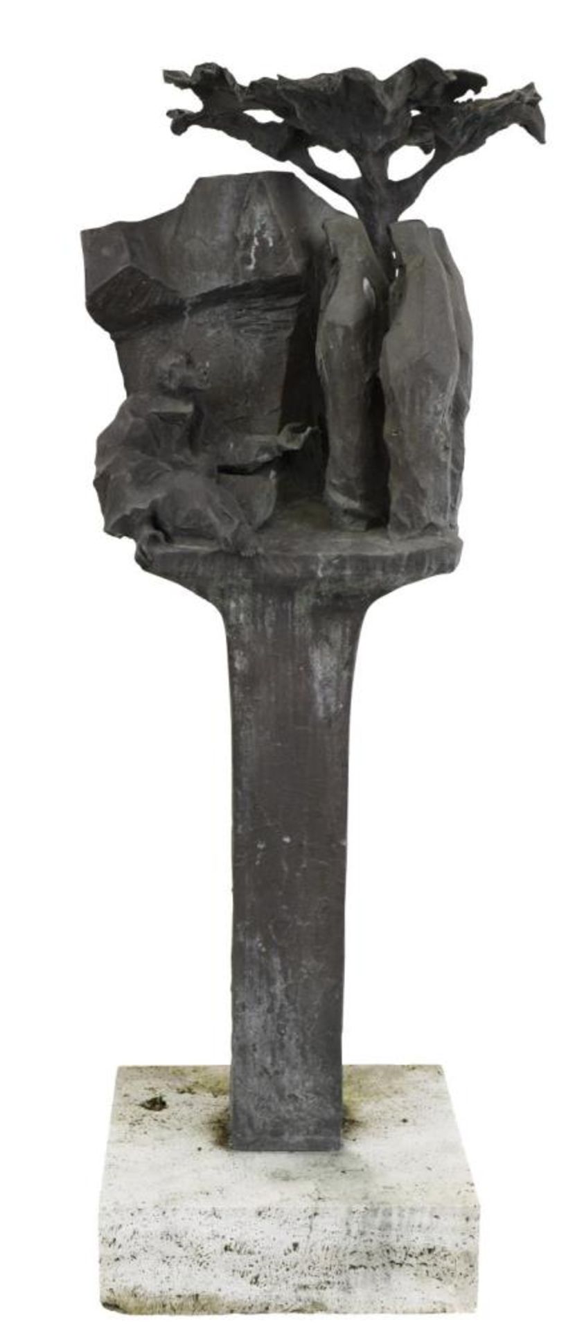 Stele: Bettler und drei Frauen. Metallguss, Travertinsockel