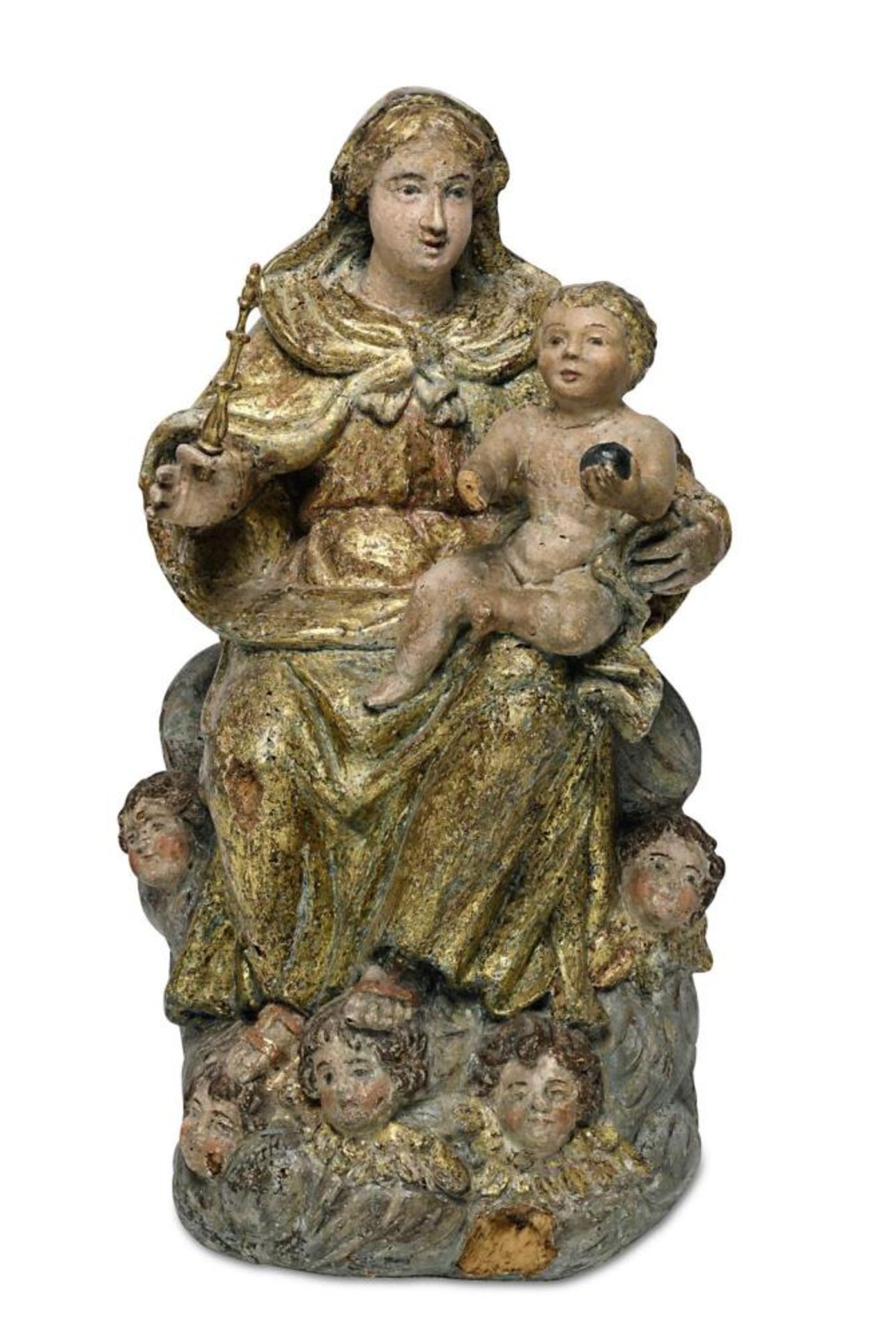 Muttergottes mit Kind, auf Wolkensockel thronend. Holz, vollrund geschnitzt, Farb- und Goldfassung