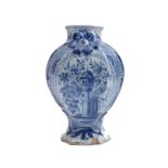 Kleine Vase mit Blaumalerei Delft, De