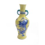 Kleine Vase mit Drachendekor China,
