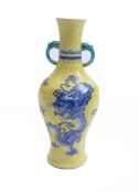 Kleine Vase mit Drachendekor China,