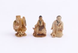 Drei figürliche Netsuke Japan, 19.