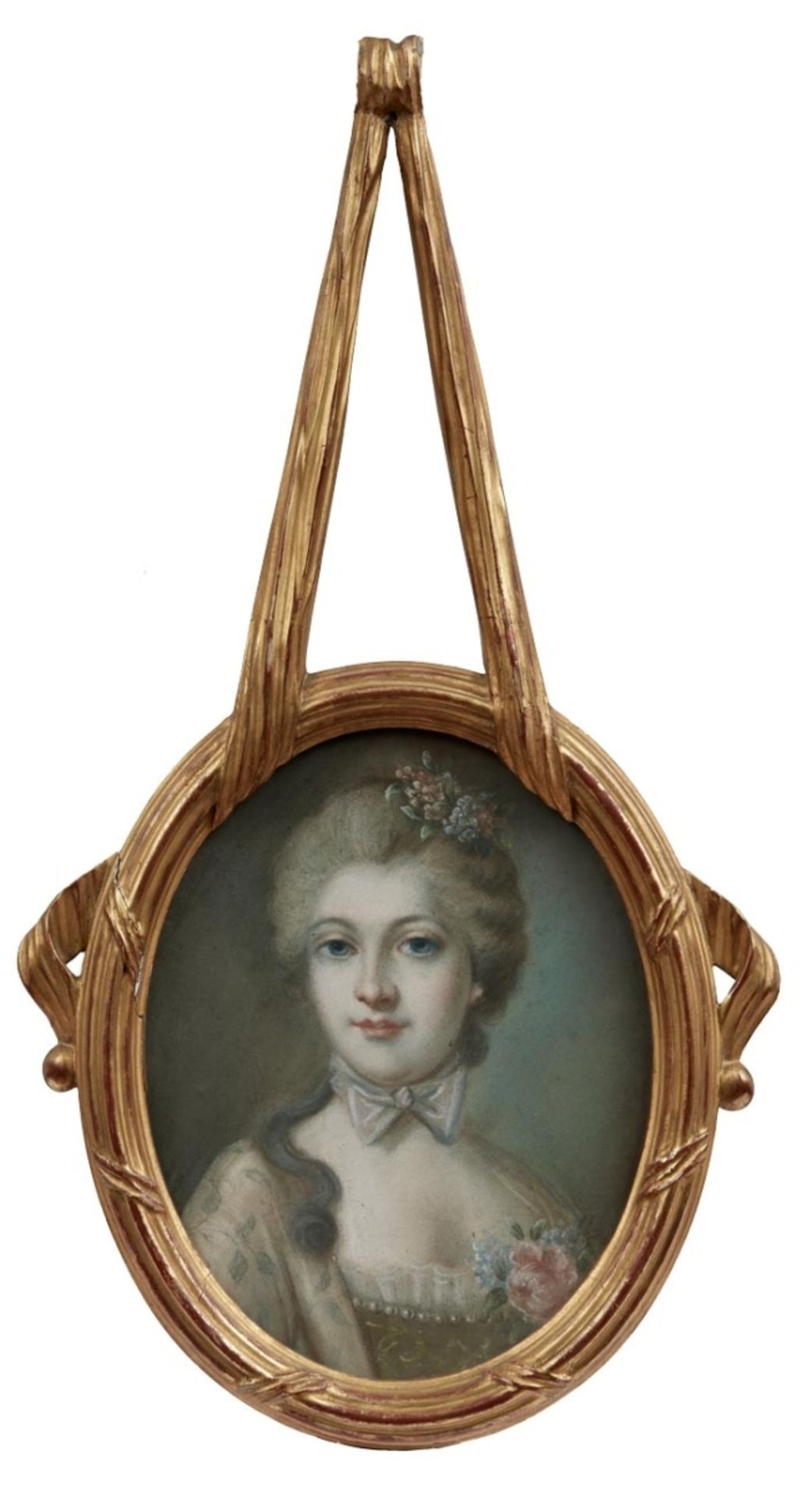 Ovales Portrait einer blumengeschmückten Dame