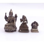 Drei Miniaturfiguren thronender, asiatischer Gottheiten