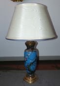 Große Cloisonné-Vase als Tischlampe