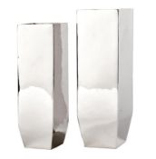 Zwei elegante Design-Vasen