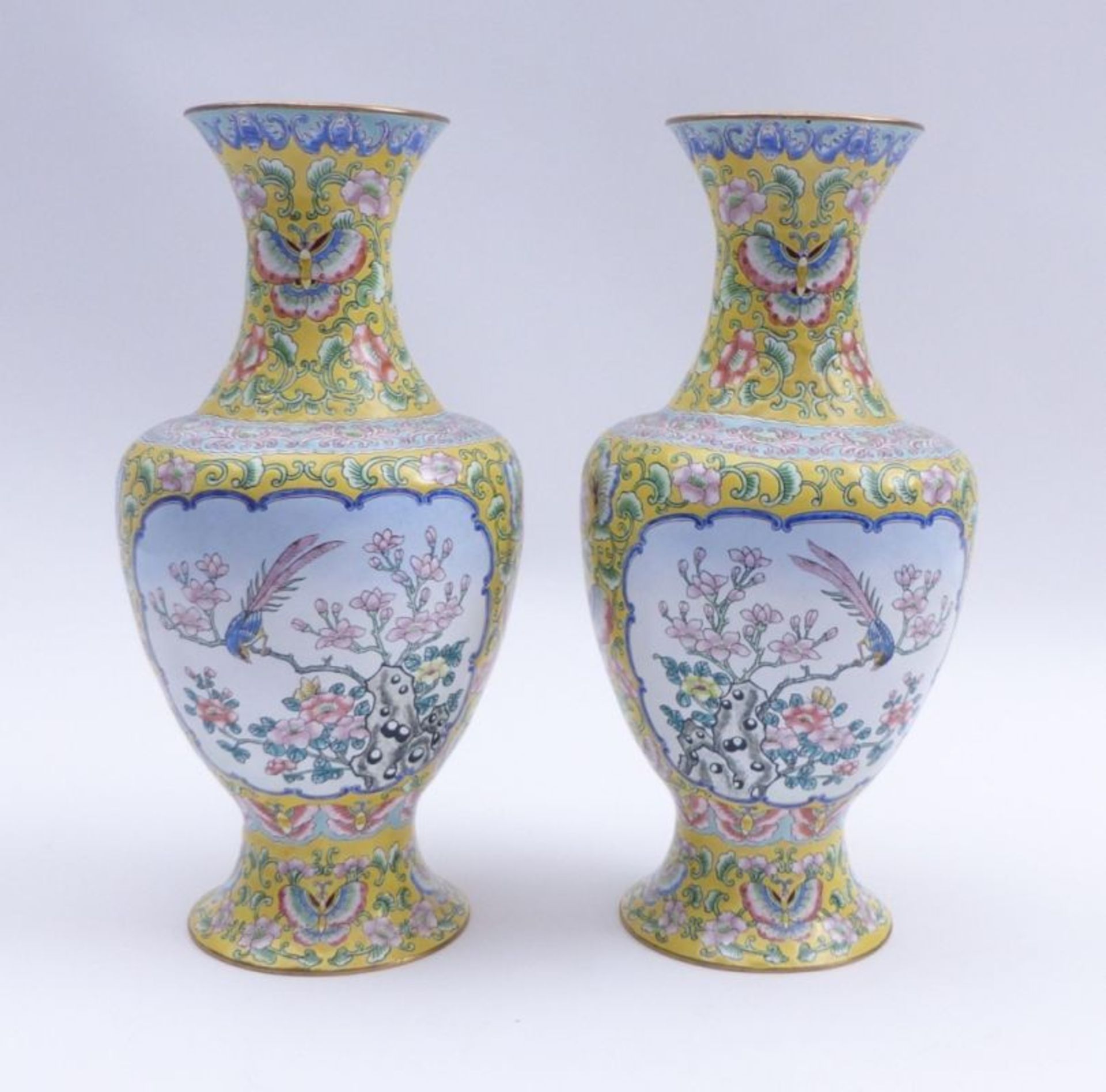 Paar Vasen mit Vogel-Fels-Dekor