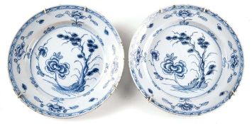 Paar Blau-weiß-Teller mit chinoisem