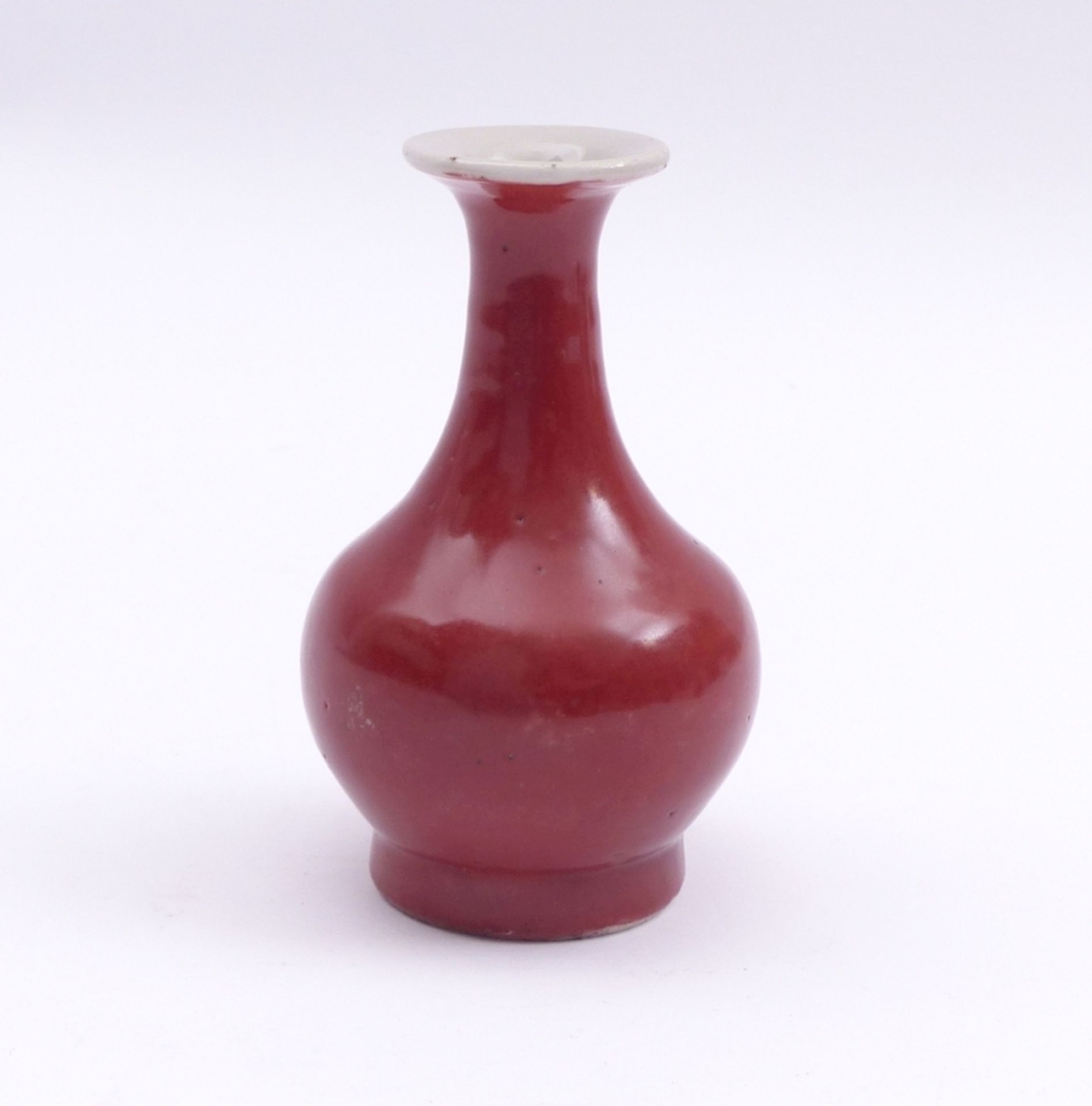 Kleine Vase mit "Ochsenblut"-Glasur - Bild 2 aus 3