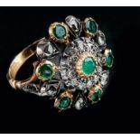 Smaragd-Diamant-Ring Um