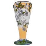 Große Vase mit Blumenranken