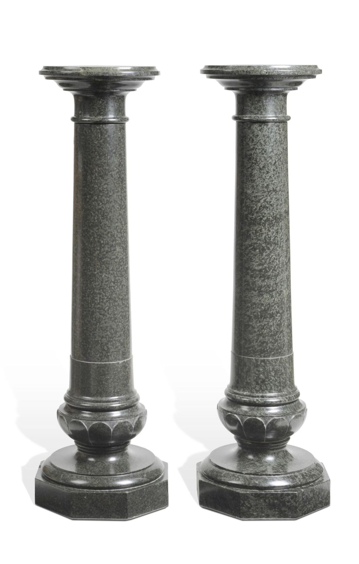 Seltenes Paar säulenförmige Postamente. Italien. 1. H. 20. Jh.