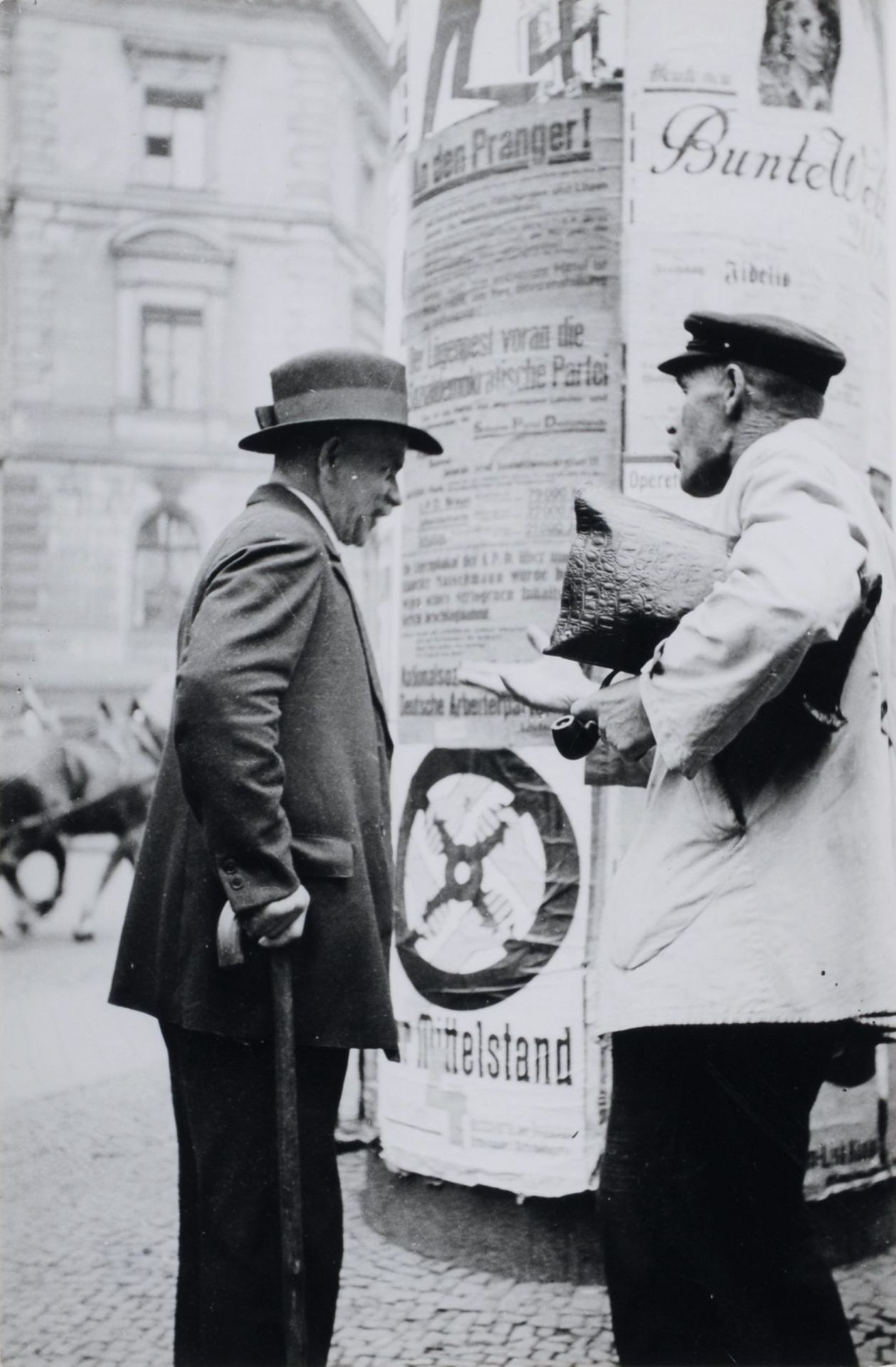 Albert Hennig "Albert Hennig. 10 Fotografien des Bauhauskünstlers ". 1930er Jahre. - Bild 8 aus 14