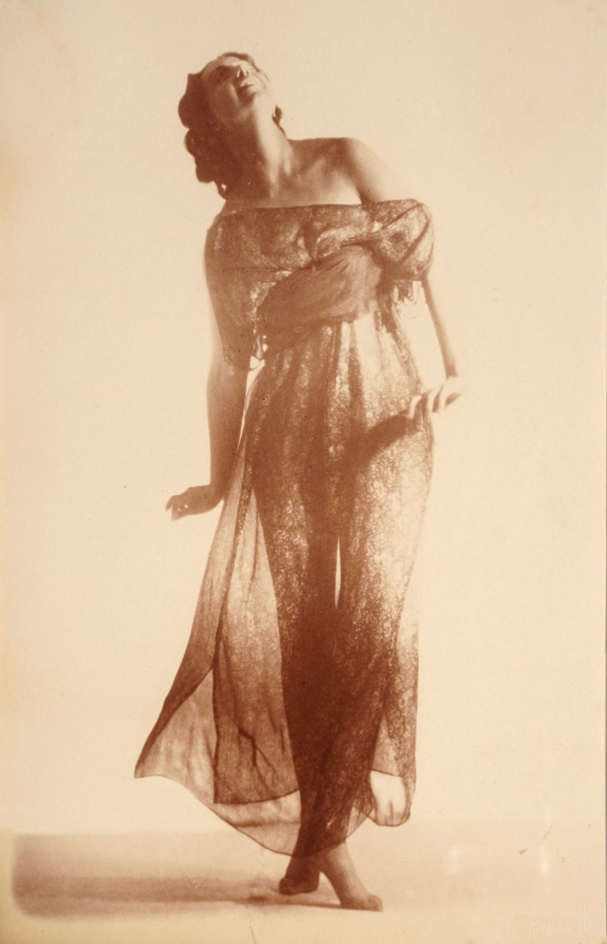 Hugo Erfurth, Ellen Tels, tanzend. Um 1912.