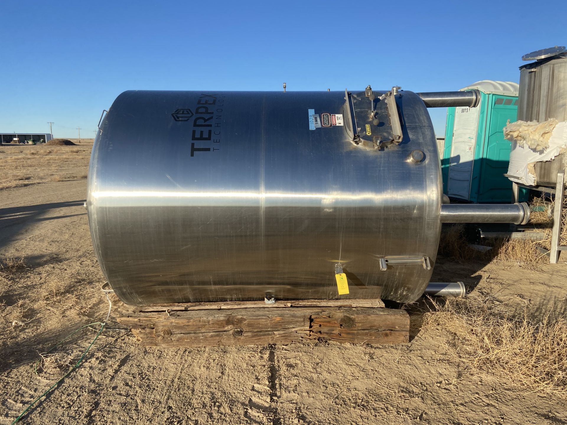 Century Stainless Steel Tank, 2132 Gal, Serial# 1247-01, Rigging/ Loading Fee: $50