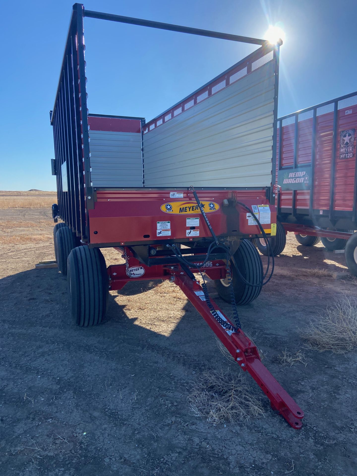 LIKE NEW Meyer Manufacturing Live Floor Rear Unload Forage Box, Serial# 1919DRX213, Rigging/ Loading - Image 2 of 8