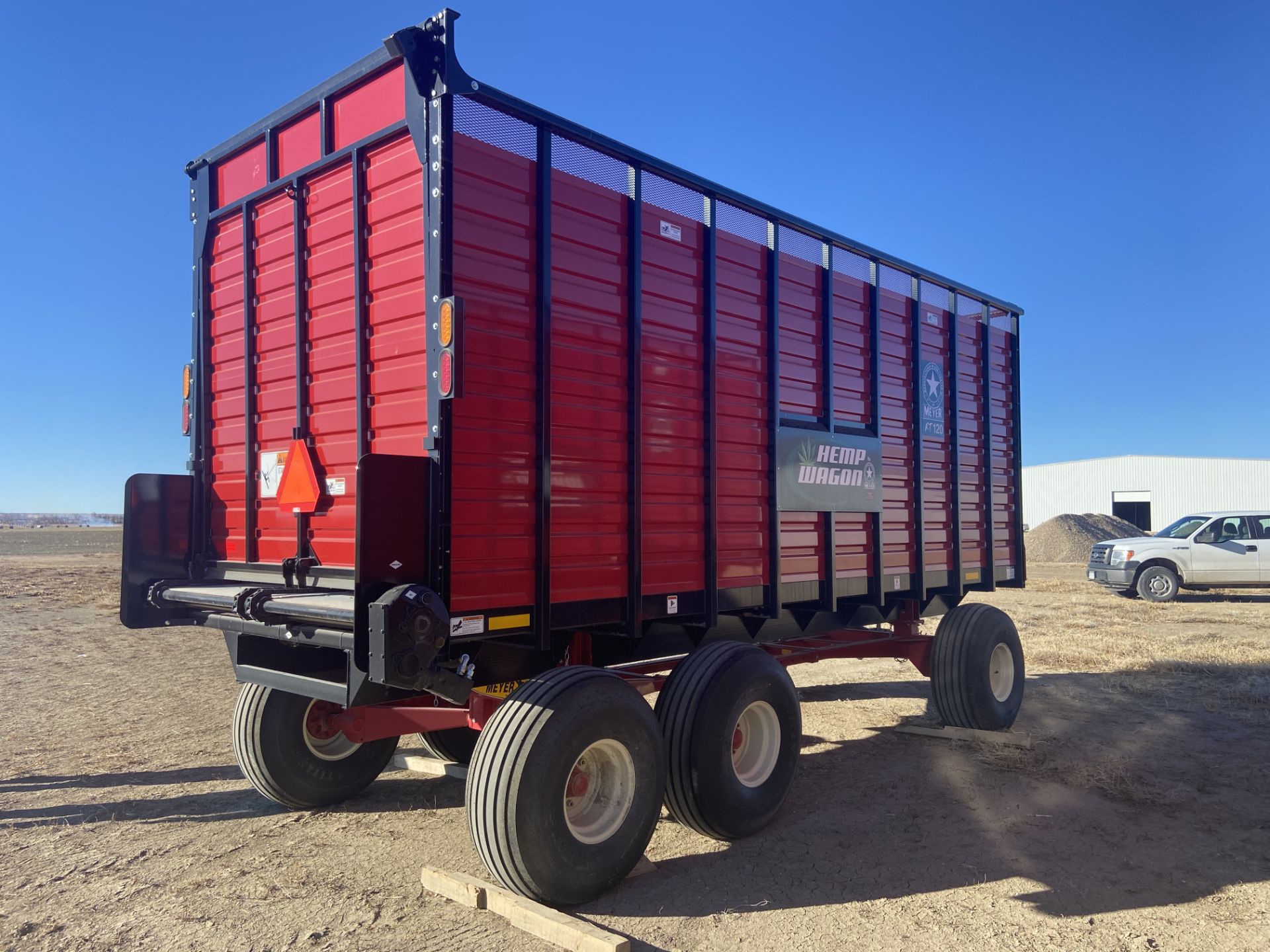 Meyer Manufacturing Live Floor Rear Unload Forage Box, Serial# 1919DRX217, Rigging/ Loading Fee: $ - Image 10 of 12