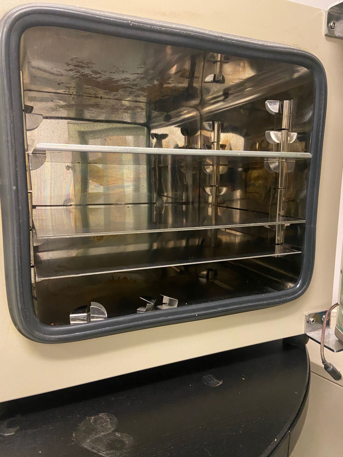 Across International Vacuum Oven, Model# AccuTemp-19t, Serial# 201904083, 110V, 50/60Hz, Single - Image 3 of 4