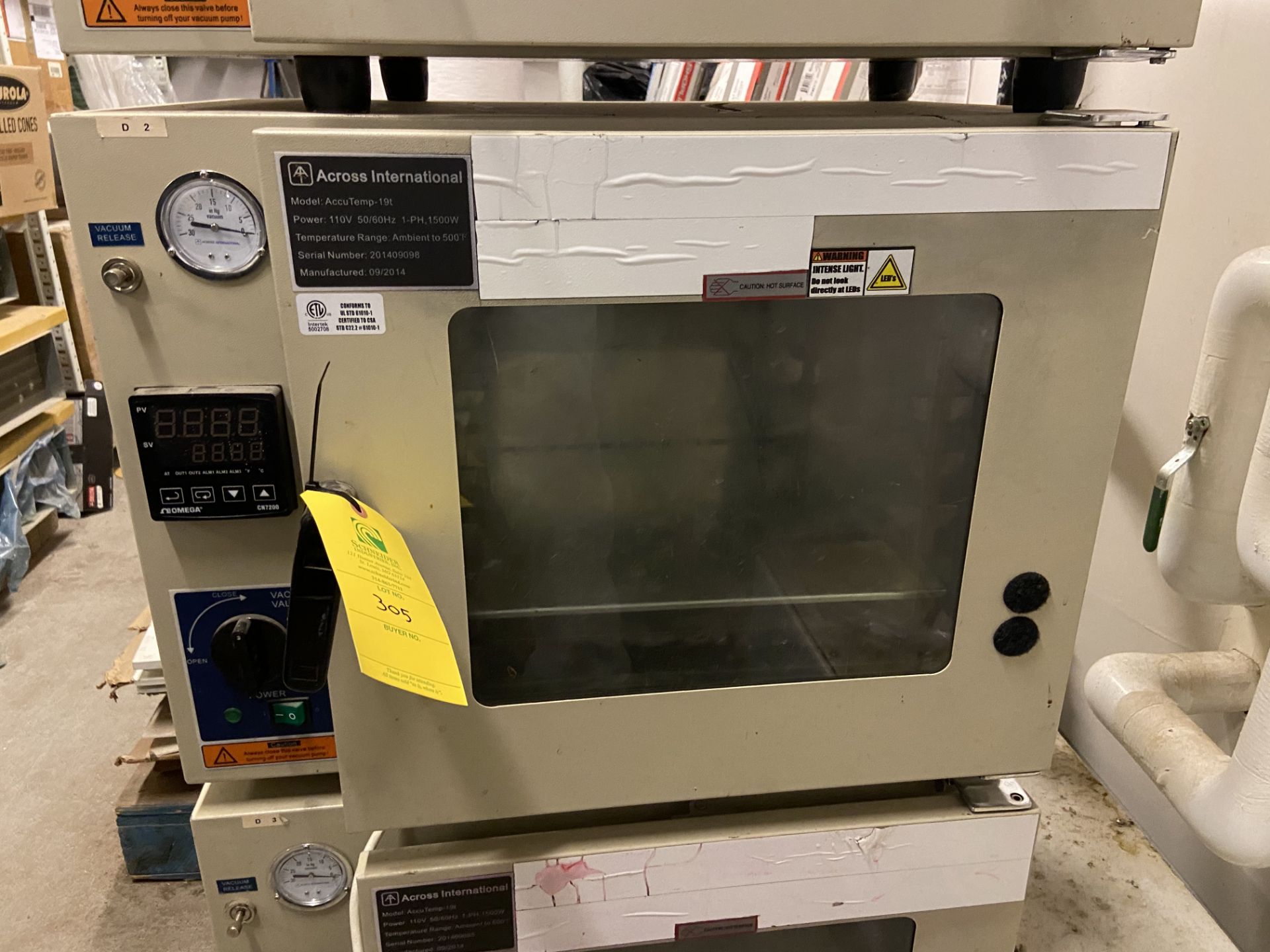 Across International Vacuum Oven, Model# AccuTemp-19t, Serial# 201409098, 110V, 50/60Hz, Single