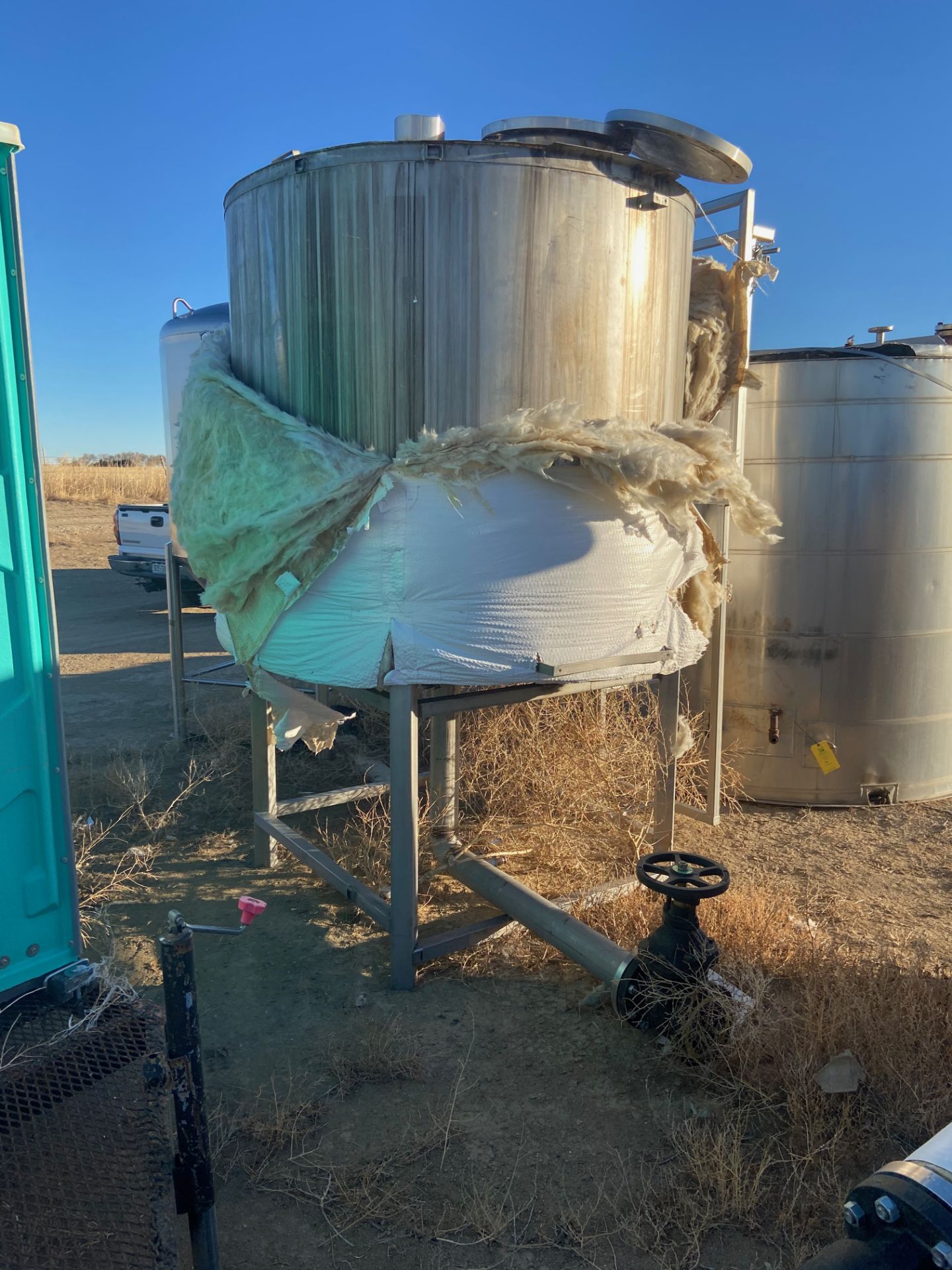 Stainless Steel Tank, Rigging/ Loading Fee: $50 - Image 2 of 4