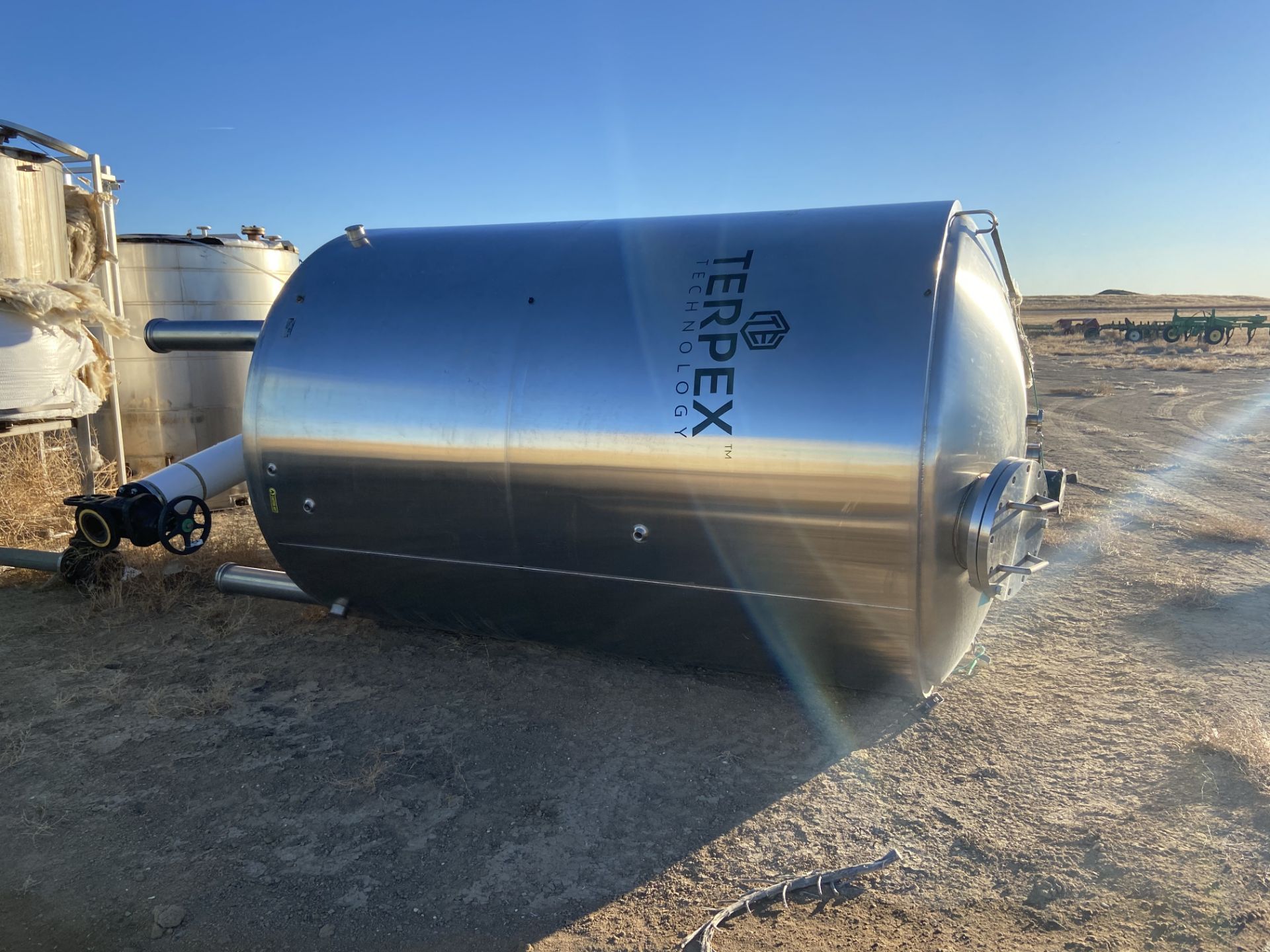 Century Stainless Steel Tank, 2368 Gal, Serial# 1083-09, Rigging/ Loading Fee: $50 - Image 2 of 5